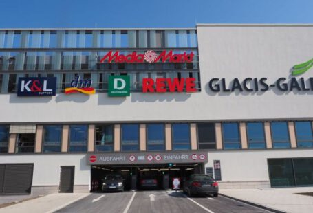 Outlet Shopping - K&l D Rewe Glacis-galareie Store