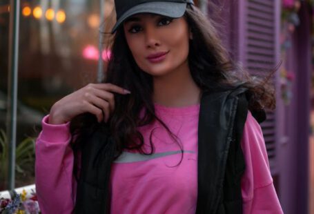 Athleisure - A Woman in Pink Athleisure Clothing